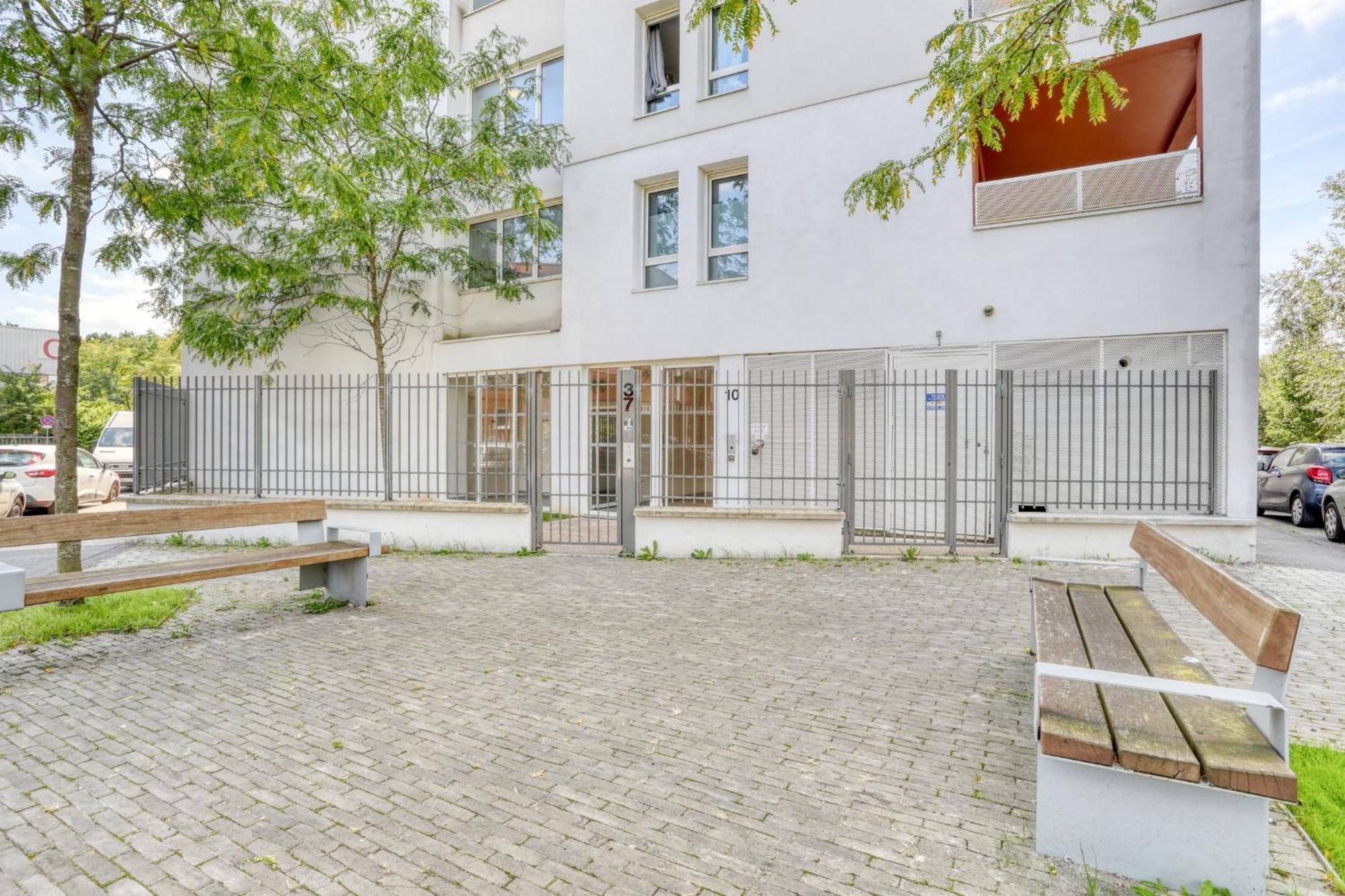 "Le Serenity ", Appartement Spacieux ,Balcon, Parking Prive Gratuit, Netflix, Proche Cdg Et Stade De France Stains Exterior foto